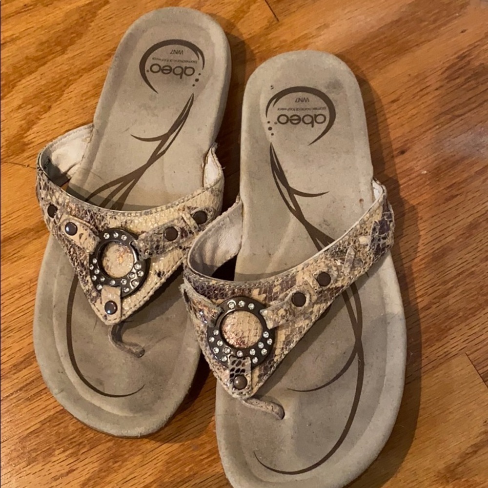 Abeo leather flat slip sandals sz 7